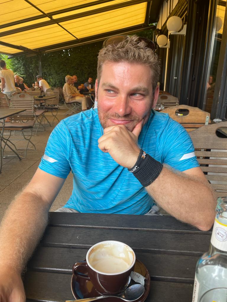 Webdesigner Christoph Erkens beim Kaffee